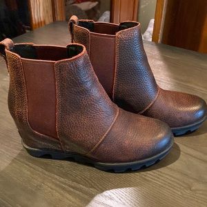 Sorel Women's Joan of Arctic Wedge II Waterproof Lug Sole Chelsea Booties Size 8